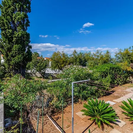 Neven Апартаменты *