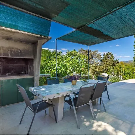 Neven Διαμέρισμα Τρογκίρ